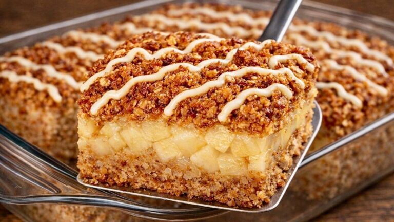 Questo semplice gesto trasforma avena e mele in un dolce sano e delizioso…