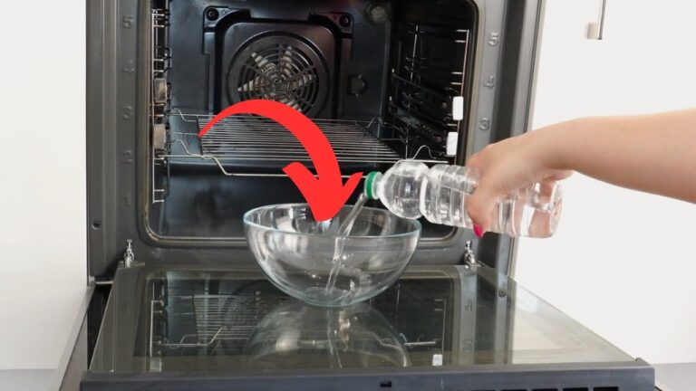 Scopri 5 trucchi per pulire il forno senza sforzo e con risultati sorprendenti!